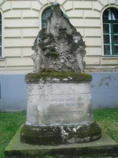 Debrecen, Perényi u. Füvészkert szobor.jpg Debrecen, Perényi u. Füvészkert szobor.jpg