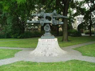 Kecskemét, Szabadság tér. Bartók-emlékmű.jpg Kecskemét, Szabadság tér. Bartók-emlékmű.jpg