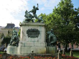 Nyíregyháza, Hősök tere: Hősök emlékműve.jpg Nyíregyháza, Hősök tere: Hősök emlékműve.jpg