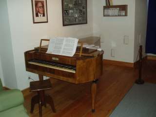 Sárospatak, Szent Erzsébet u. 19. Rákóczi-vár 12.kép Múzsák temploma: Farkas Ferenc emlékszoba Sárospatak, Szent Erzsébet u. 19. Rákóczi-vár 12.kép Múzsák temploma: Farkas Ferenc emlékszoba